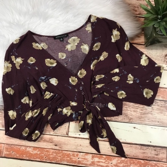 ❌SOLD❌ NWOT floral crop top with tie - Picture 3 of 3